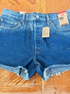 Levi’s 501 Button Fly Shorts Waist Size 33 NWT